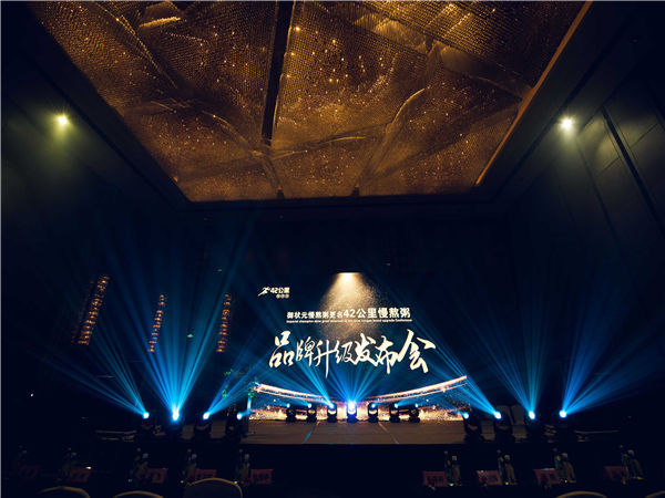 举办发布会需要邀请哪些人员？如何邀请？