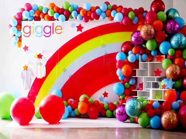 如何成为派对策划者：组织难忘派对的原因、内容和时间?